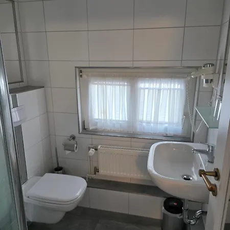 Schatthaus 3*